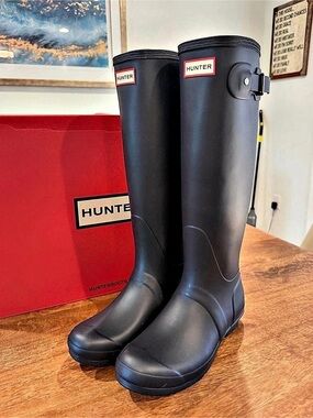 Hunter Original Tall Boots in Navy Blue WP-Size 8W/6.5M BNIB